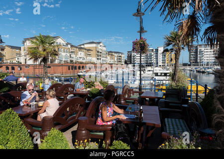 Sovereign Harbour, a Eastbourne nella contea di East Sussex sulla costa sud dell'Inghilterra, Regno Unito. Foto Stock