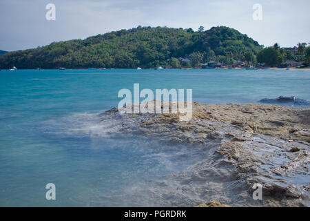 Ao Yon è uno dei segreti Beach a Phuket. Di solito non hanno alcun interesse turistico da visitare qui, proprio come nascosto, perché è al di fuori del modo. Foto Stock