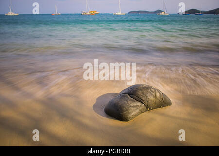 Ao Yon è uno dei segreti Beach a Phuket. Di solito non hanno alcun interesse turistico da visitare qui, proprio come nascosto, perché è al di fuori del modo. Foto Stock