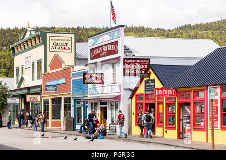 Negozi turistici nella via principale di Skagway in Alaska, STATI UNITI D'AMERICA Foto Stock