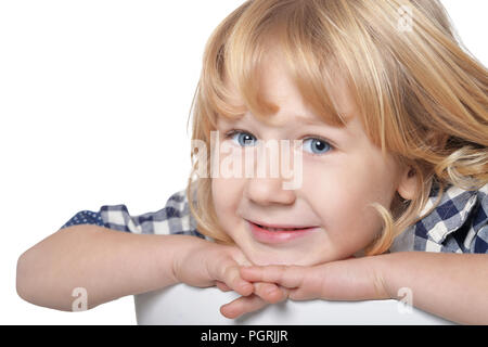 Close-up verticale di un felice little boy Foto Stock