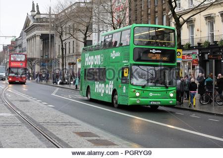 Gli autobus di Dublino come numeri turistiche luogo ma anche come più di 50% di autobus ispezionati dalla sicurezza stradale competente non ha superato il test nell'anno passato. Foto Stock