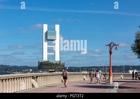 Torre di controllo de en el dique de Abrigo, controllo marittimo Towerv, A Coruña, Galizia, Spagna Foto Stock