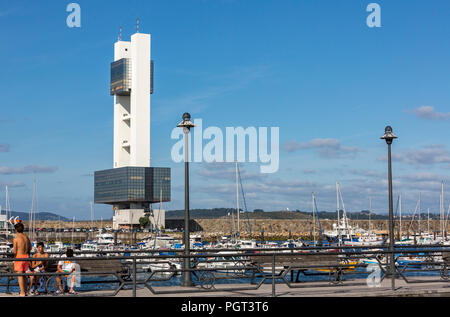 Torre di controllo de en el dique de Abrigo, controllo marittimo Towerv, A Coruña, Galizia, Spagna Foto Stock