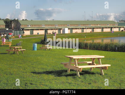 Geddes, New York, Stati Uniti d'America. Agosto 23, 2018. Paesaggio del west end con uomo reso stagno e rilassante area picnic Foto Stock