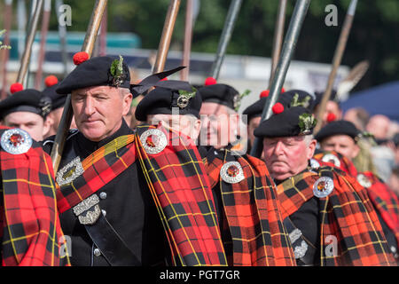 Raccolta Lonach, Scozia - Agosto 25, 2018: Wallace clan montanari marciando al Lonach raduno in Scozia. Foto Stock