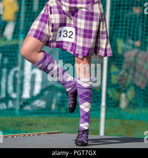 Raccolta Lonach, Scozia - Agosto 25, 2018: Highland Dancing concorrenza a Lonach raduno in Scozia. Foto Stock