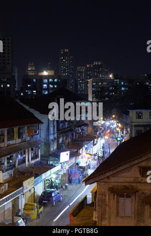 Alti edifici nuovi e vecchi edifici in Lower Parel area in Mumbai, India. Foto Stock