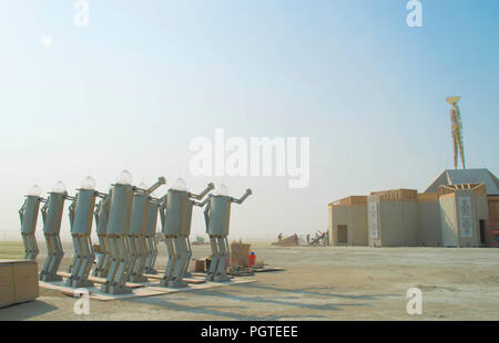 Un robot arte scultura installazione presso l annuale Burning Man contro la cultura festival di musica nel deserto 24 agosto 2018 vicino Black Rock, Nevada. Ogni anno 80.000 persone di impostare una temporanea città d arte nel mezzo del deserto. Foto Stock