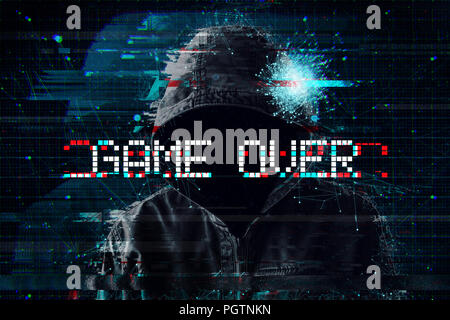 Game over concetto con video con cappuccio gamer e effetto di glitch Foto Stock