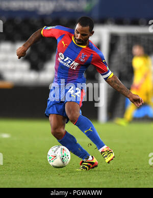 Il palazzo di cristallo di Jason Puncheon durante il Carabao Cup, secondo round in abbinamento al Liberty Stadium, Swansea. Stampa foto di associazione. Picture Data: martedì 28 agosto, 2018. Vedere PA storia SOCCER Swansea. Foto di credito dovrebbe leggere: Simon Galloway/filo PA. Restrizioni: solo uso editoriale nessun uso non autorizzato di audio, video, dati, calendari, club/campionato loghi o 'live' servizi. Online in corrispondenza uso limitato a 120 immagini, nessun video emulazione. Nessun uso in scommesse, giochi o un singolo giocatore/club/league pubblicazioni. Foto Stock