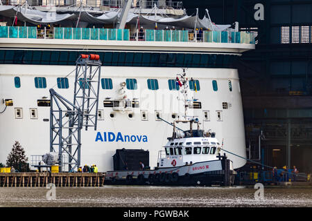 Ausdocken der AIDAnova am 21.Agosto 2018 bei der Meyerwerft Papenburg, Deutschland Foto Stock