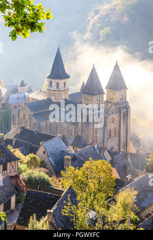 Francia, Aveyron, Conques, etichettati Les Plus Beaux Villages de France (i più bei villaggi di Francia), fermata su El Camino de Santiago, villaggio un Foto Stock