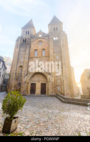 Francia, Aveyron, Conques, etichettati Les Plus Beaux Villages de France (i più bei villaggi di Francia), fermata su El Camino de Santiago, Sainte Fo Foto Stock