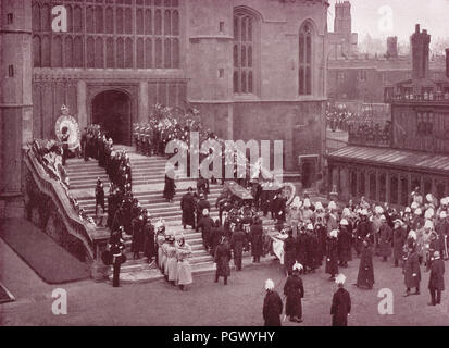 Funerale della regina Victoria, 2 febbraio 1901, portando in della bara, alla cappella di San Giorgio, il Castello di Windsor, Berkshire, Inghilterra Foto Stock