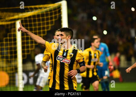 Atene, Grecia. 28 Agosto, 2018. Petros Mantalos marcatore di AEK festeggia il suo gol contro vidi. Credito: Dimitrios Karvountzis/Pacific Press/Alamy Live News Foto Stock