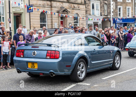 Una Ford Mustang all'annuale Street Parade presso il Barnard Castle si incontrano a Barnard Castle,l'Inghilterra,UK Foto Stock