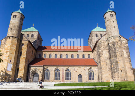 Vista frontale della chiesa Michaeliskirche di Hildesheim, Germania Foto Stock