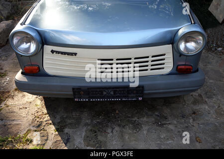 Vista frontale di un auto anteriore della Trabant vettura station wagon è stato prodotto dal 1957 al 1990 da ex Germania Est Foto Stock