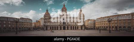 A Coruña, Galizia/ESPAÑA - 03 de abril de 2018 : Ayuntamiento de La Coruña Foto Stock