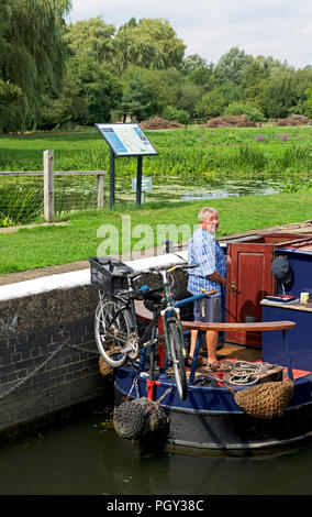 Blocco sul fiume Nene, vicino Oundle, Northamptonshire, England Regno Unito Foto Stock