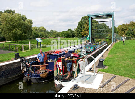 Blocco sul fiume Nene, vicino Oundle, Northamptonshire, England Regno Unito Foto Stock