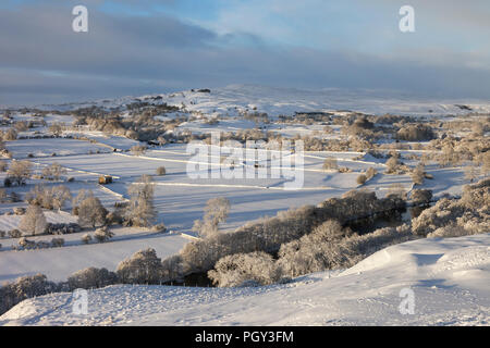 Soft inverno illumina la vista su tutta la Tees Valley verso Harter cadde e Kirkcarrion dal fischio roccioso, Middleton in Teesdale, County Durham, U Foto Stock