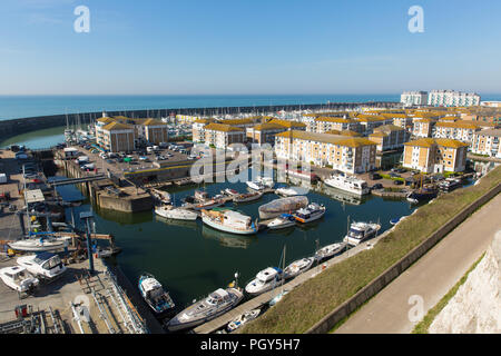 Brighton Marina e il porto delle barche, yacht e appartamenti a East Sussex England Regno Unito vicino a Eastbourne Foto Stock