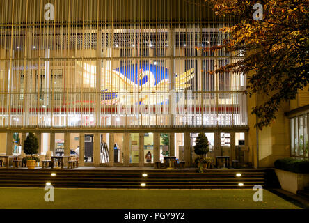 La foto mostra la parte esterna del Kyoto International Manga Museum a Kyoto, in Giappone il 13 nov. 2014. L'edificio era originariamente una scuola elementare. Pho Foto Stock