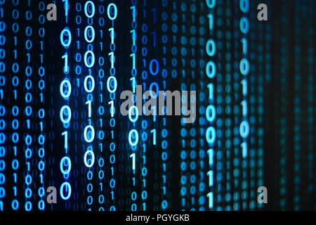 Calcolatore della matrice di dati. digitale verticale codice binario in movimento verso il basso del movimento. blu uno e zero il testo che scorre verso il basso. Sfondo nero spazio con m Foto Stock
