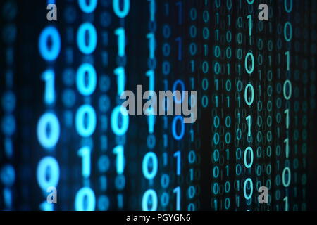 Calcolatore della matrice di dati. digitale verticale codice binario in movimento verso il basso del movimento. blu uno e zero il testo che scorre verso il basso. Sfondo nero spazio con m Foto Stock