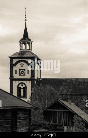 Røros, Norvegia - 18 agosto 2018: Røros chiesa, o 'Bergstadens Ziir' nel centro di Røros, Norvegia. Foto Stock