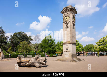 Leamington Spa royal leamington spa town memoriale di guerra e orologio in giardini jephson leamington spa Warwickshire England Regno unito Gb europa Foto Stock