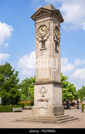 Leamington Spa royal leamington spa town memoriale di guerra e orologio in giardini jephson leamington spa Warwickshire England Regno unito Gb europa Foto Stock