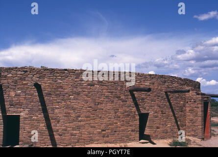 Dei Pueblo ancestrali grande kiva (restaurato), azteca monumento nazionale, Nuovo Messico. Fotografia Foto Stock