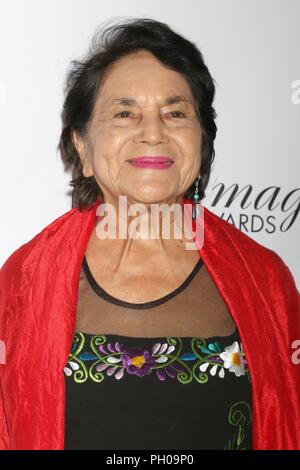 Dolores Huerta presso gli arrivi per la trentatreesima annuale di Imagen Awards, JW Marriott Los Angeles a LA LIVE, Los Angeles, CA 25 agosto 2018. Foto di: Priscilla concedere/Everett Collection Foto Stock