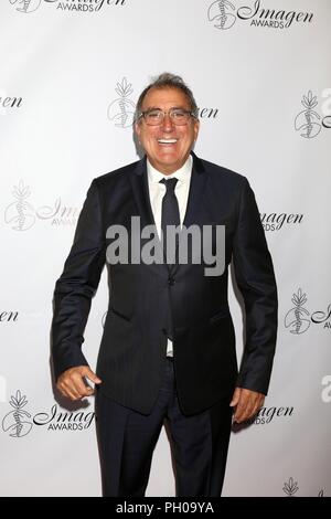 Kenny Ortega presso gli arrivi per la trentatreesima annuale di Imagen Awards, JW Marriott Los Angeles a LA LIVE, Los Angeles, CA 25 agosto 2018. Foto di: Priscilla concedere/Everett Collection Foto Stock