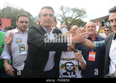 Esteio, Brasile. Il 29 agosto, 2018. Il candidato presidenziale Jair Bolsonaro terrà Mercoledì, 28, campagna elettorale nella città di Esteio, Rio Grande do Sul. Credito: Omar de Oliveira/FotoArena/Alamy Live News Foto Stock