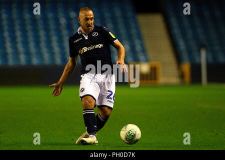 Londra, Regno Unito. Il 28 agosto 2018. Londra, Regno Unito. Il 28 agosto 2018. Jiri Skalak di Millwall in azione. Coppa EFL, Carabao cup, 2° round match, Millwall v Plymouth Argyle in Den Stadium di Londra Mercoledì 29 agosto 2018. Questa immagine può essere utilizzata solo per scopi editoriali. Solo uso editoriale, è richiesta una licenza per uso commerciale. Nessun uso in scommesse, giochi o un singolo giocatore/club/league pubblicazioni pic da Steffan Bowen/Andrew Orchard fotografia sportiva/Alamy Live news Foto Stock