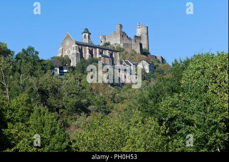 Najac castle e Abbazia nel sole estivo, Najac, Aveyron, Occitanie, Francia, Europa Foto Stock