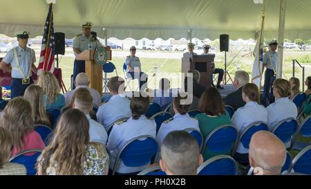 Capitano Kristen S. Sareault, USPHS, si ritira dal servizio attivo alla stazione USCG Canale di Cape Cod, messa. il 22 giugno 2018. Foto Stock