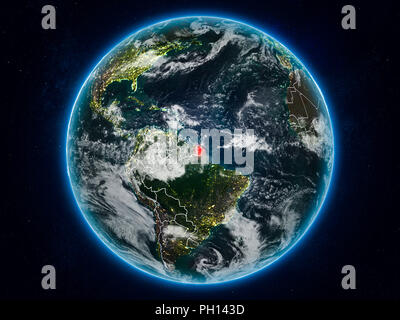 Guiana francese dallo spazio sul pianeta terra di notte con visibili i confini del paese. 3D'illustrazione. Gli elementi di questa immagine fornita dalla NASA. Foto Stock