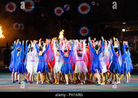 Il 2018 Royal Edinburgh International Tattoo militare sulla spianata del castello di Edimburgo. Tatuaggio Dance Company Foto Stock