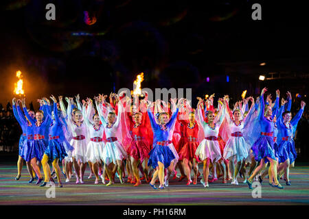 Il 2018 Royal Edinburgh International Tattoo militare sulla spianata del castello di Edimburgo. Tatuaggio Dance Company Foto Stock