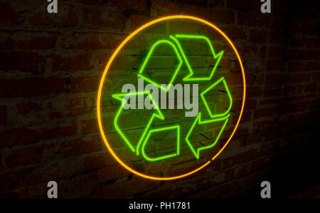 Icona di riciclo al neon di luce. Lettering elettrico e il simbolo sulla parete dello sfondo. Ecologia e segregazione dei rifiuti 3D'illustrazione. Foto Stock