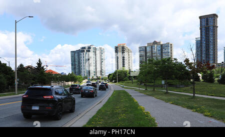 Una scena di traffico in Mississauga, Ontario Foto Stock