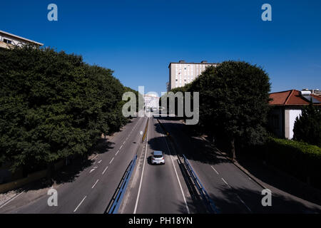 Lastricata autostrade e strade di una città regolare la composizione di un sito urbano Foto Stock