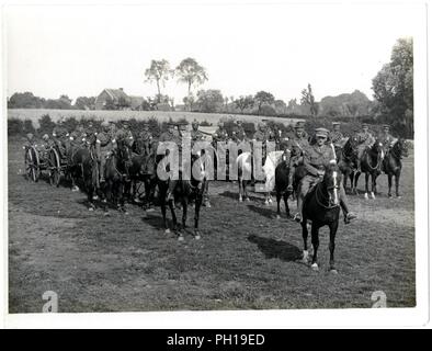 Una sezione di segnale al lavoro [Merville, Francia]. Fotografo H. D. Girdwood. . Foto Stock