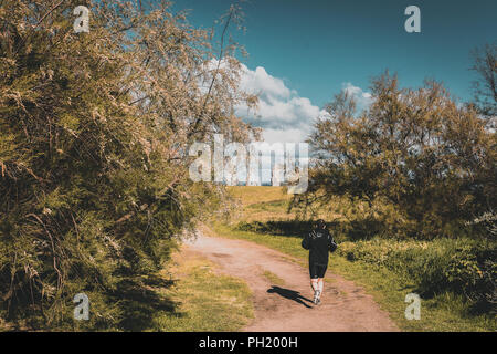 A Coruña, Galizia/ESPAÑA - 30 de abril de 2018 : PASEO DE LOS MENHIRES. Foto Stock