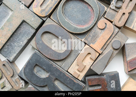 La stampa tipografica in legno blocchi sfondo bianco Foto Stock